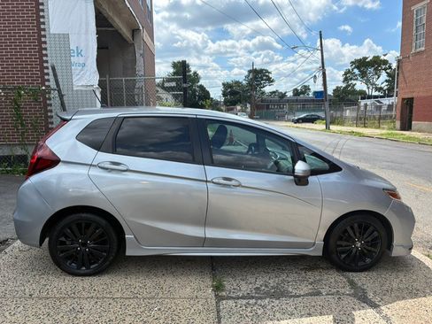 Used 2018 Honda Fit Sport image 8