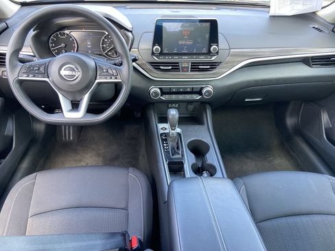 Used 2025 Nissan Altima 2.5 SV FWD image 15