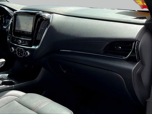 Used 2023 Chevrolet Traverse RS FWD image 16