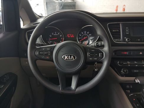 Used 2018 Kia Sedona L FWD image 23