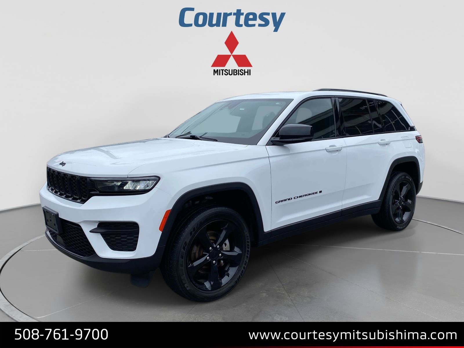 Used 2023 Jeep Grand Cherokee Altitude AWD/4WD image 1