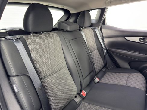 Used 2022 Nissan Rogue Sport SV image 34