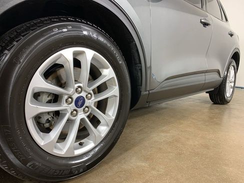 Used 2020 Ford Escape SE image 2