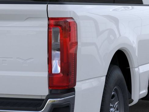 New 2026 Ford F250 XL w/ XL Chrome Package RWD image 21
