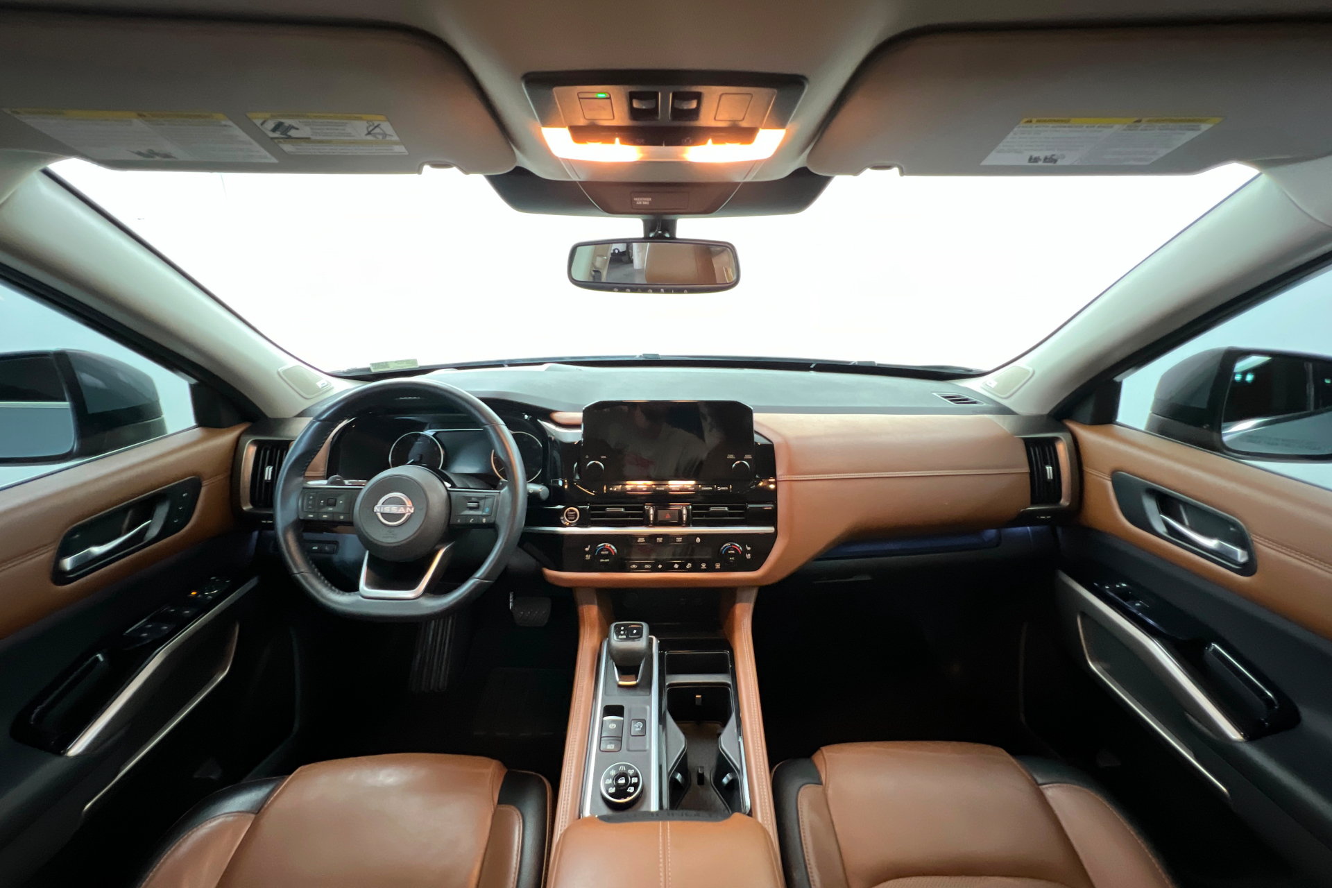 Used 2022 Nissan Pathfinder Platinum w/ Lighting Package (N93) AWD/4WD image 10