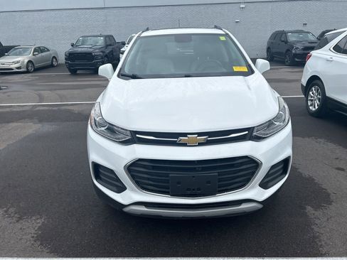 Used 2020 Chevrolet Trax LT w/ Sun & Sound Package FWD image 2