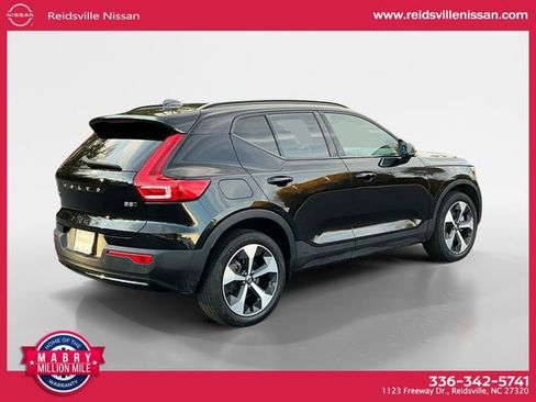 Used 2024 Volvo XC40 B5 Plus image 6