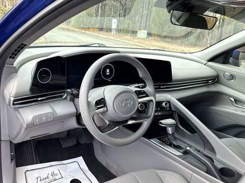 Used 2024 Hyundai Elantra SEL image 11