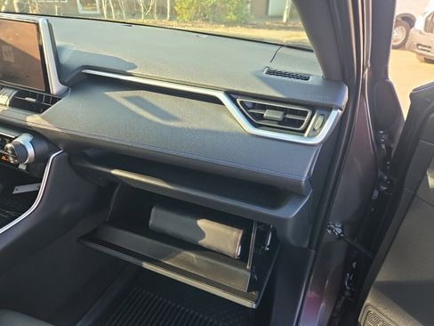 Used 2024 Toyota RAV4 SE w/ Weather Package image 33