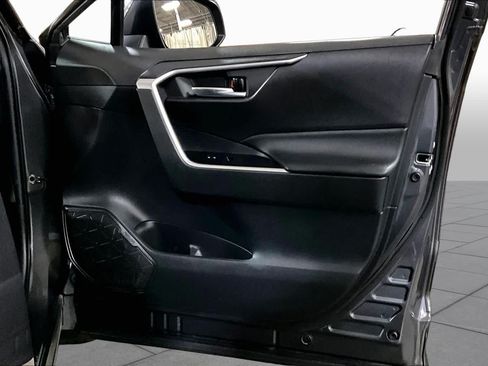 Used 2021 Toyota RAV4 XLE AWD/4WD image 23