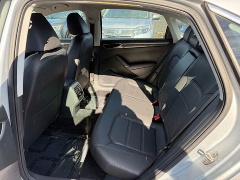 Used 2018 Volkswagen Passat 2.0T SE w/ SE Lighting Package image 11