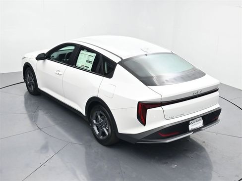 New 2025 Kia K4 LXS image 43