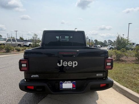 Used 2020 Jeep Gladiator Overland AWD/4WD image 5