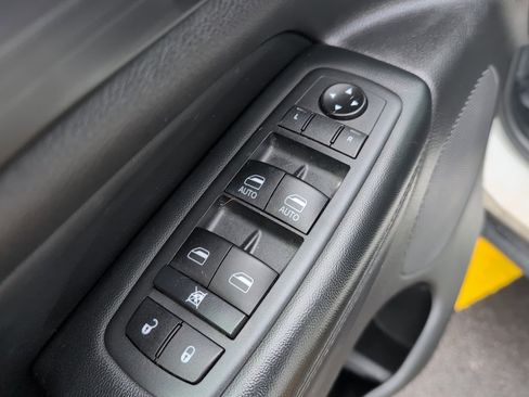 Used 2020 Jeep Grand Cherokee Laredo w/ 18" Wheel & 8.4" Radio Group image 23