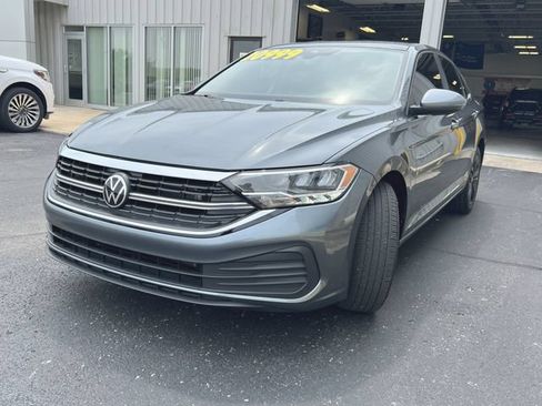 Used 2024 Volkswagen Jetta SE FWD image 4