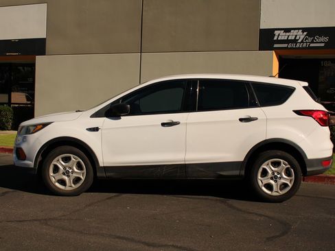 Used 2019 Ford Escape S image 9