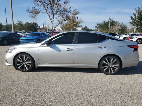 Certified 2019 Nissan Altima 2.5 SR w/ SR Premium Package image 9