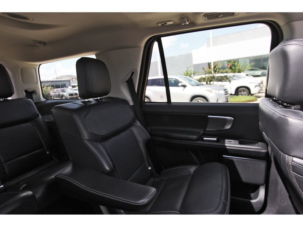 Used 2025 Ford Expedition Platinum AWD/4WD image 13