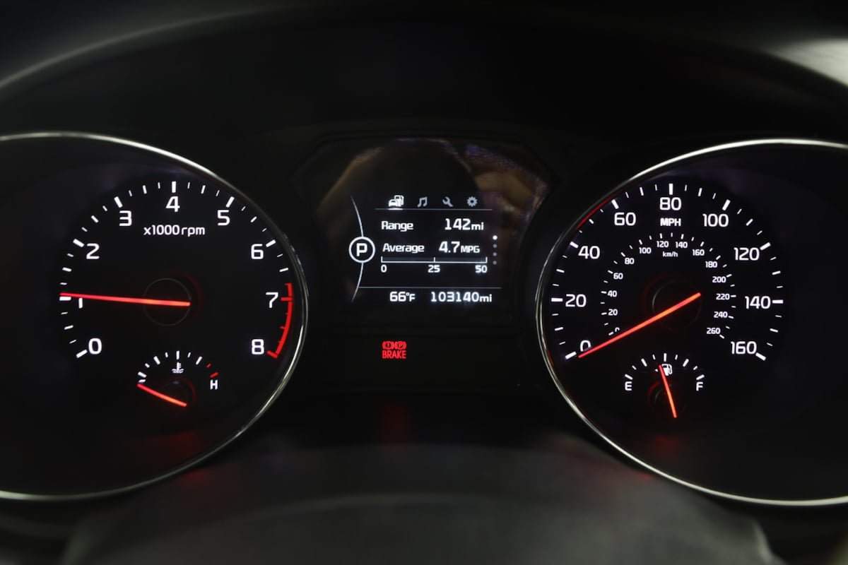 Used 2017 Kia Sedona LX w/ LX Essentials Premium Package FWD image 17