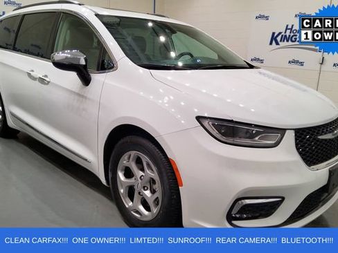Used 2023 Chrysler Pacifica Limited FWD image 1
