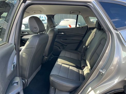 Used 2025 Chevrolet Trax LT image 44