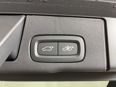 Certified 2025 Volvo XC60 T8 Core w/ Protection Package Premier AWD/4WD image 18