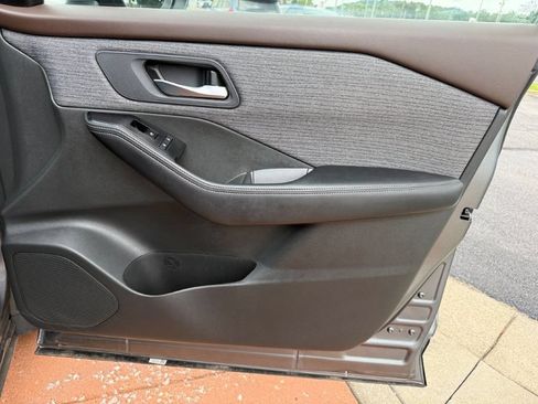 Used 2023 Nissan Rogue SV AWD/4WD image 20