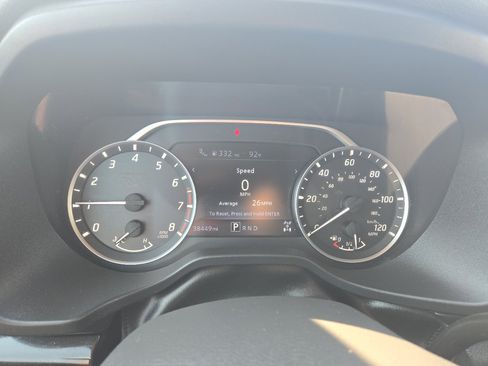 Used 2024 Nissan Titan SV image 15