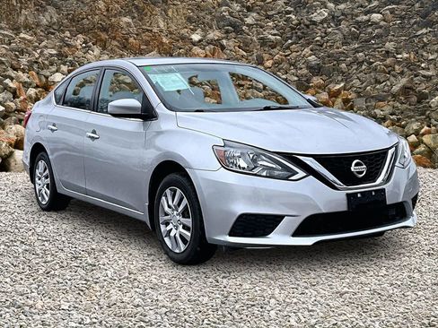 Used 2019 Nissan Sentra S image 9
