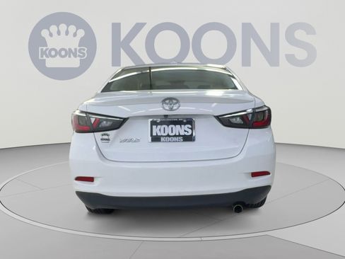 Used 2019 Toyota Yaris LE FWD image 10