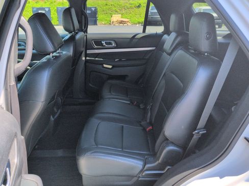 Used 2019 Ford Explorer XLT w/ Equipment Group 202A AWD/4WD image 26