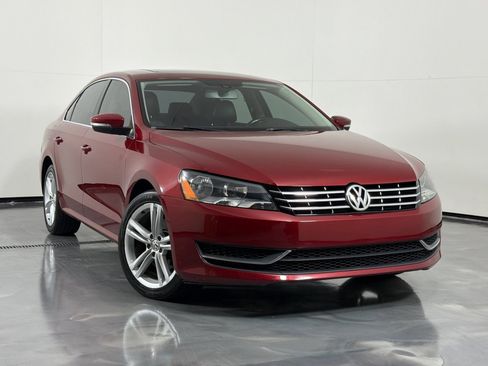Used 2015 Volkswagen Passat TDI SE FWD image 2