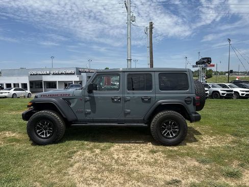 Used 2025 Jeep Wrangler Unlimited Rubicon w/ XTREMEE 35" Tire Package AWD/4WD image 11