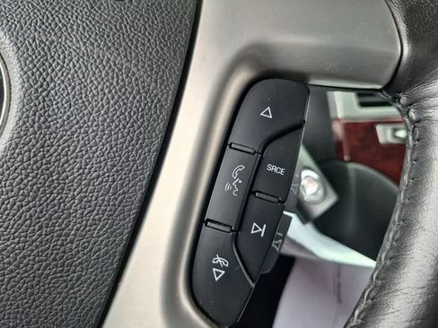 Used 2010 Cadillac Escalade Luxury AWD/4WD image 25