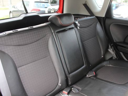 Used 2019 Kia Soul ! FWD image 11