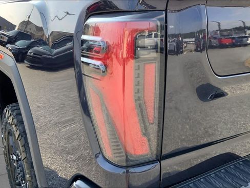 Used 2024 GMC Sierra 2500 AT4 w/ Technology Package AWD/4WD image 27