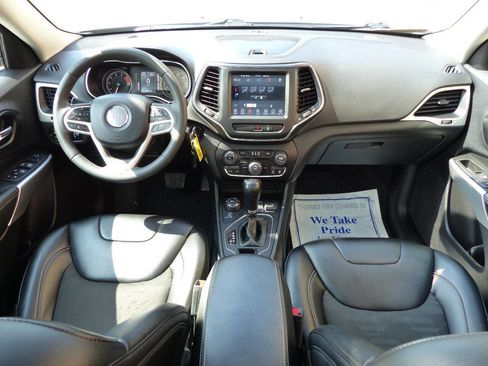 Used 2022 Jeep Cherokee Latitude w/ Sun & Sound Group image 32