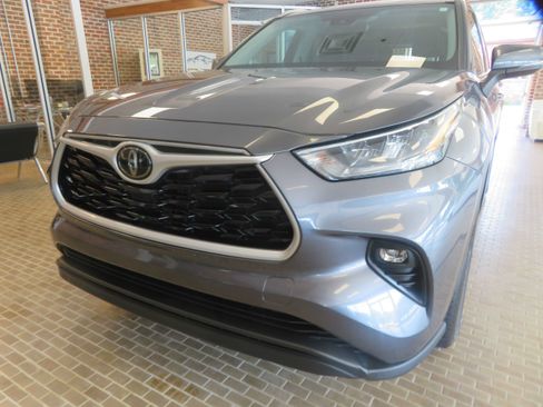 Used 2020 Toyota Highlander XLE FWD image 67