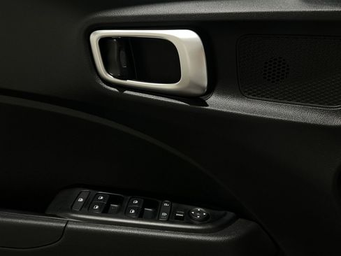 Used 2022 Hyundai Venue SEL FWD image 28