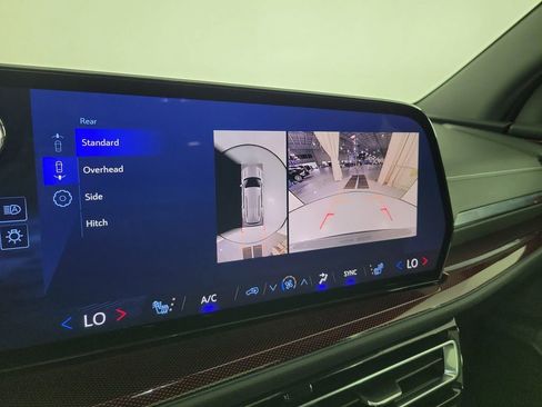 Used 2025 Chevrolet Traverse Z71 w/ Driver Confidence Package image 27