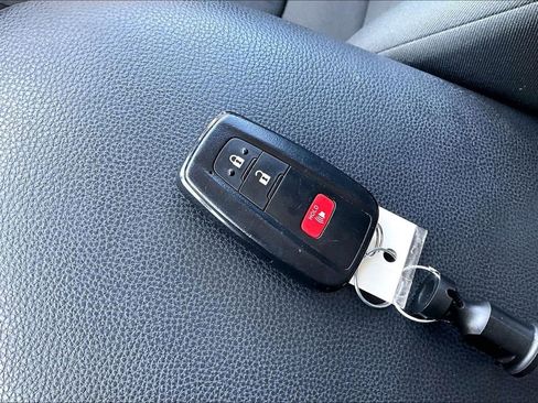 Used 2025 Toyota RAV4 XLE FWD image 12