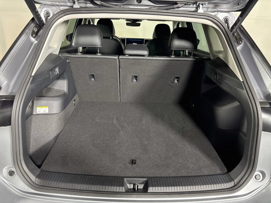 Certified 2025 Volkswagen Tiguan SE FWD image 22