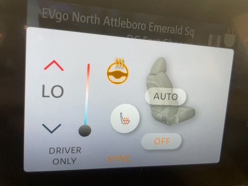 Used 2024 Nissan Ariya AWD image 13