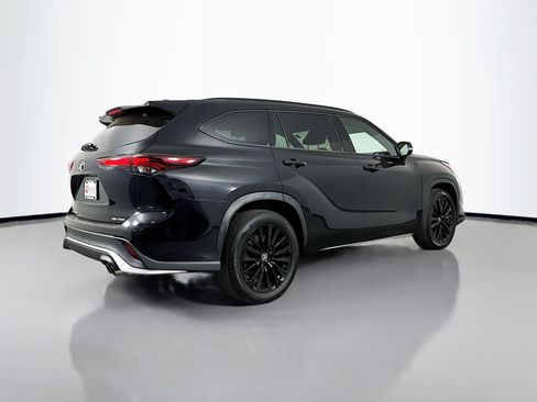 Certified 2025 Toyota Highlander XSE AWD/4WD image 7