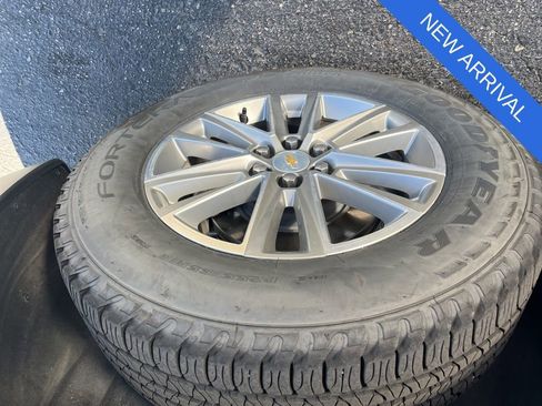 Used 2023 Chevrolet Traverse LT image 7