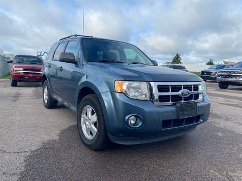Used 2011 Ford Escape XLT w/ 201A Rapid Spec Order Code AWD/4WD image 3