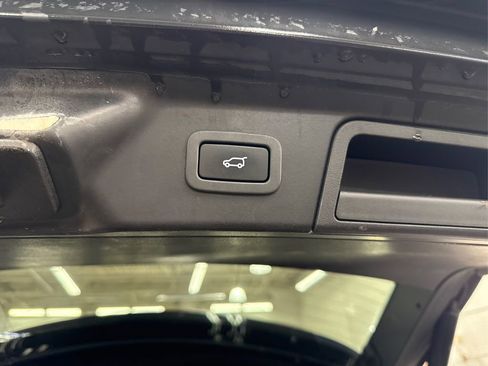 Used 2019 Land Rover Range Rover Velar R-Dynamic SE image 14