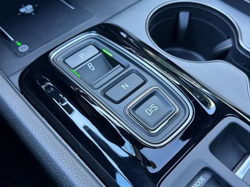 Used 2025 Honda Pilot TrailSport image 29