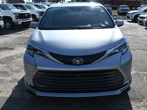 Used 2021 Toyota Sienna Platinum image 8