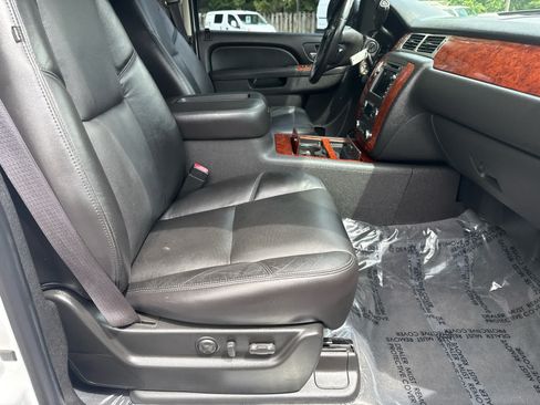 Used 2010 Chevrolet Tahoe LTZ AWD/4WD image 12